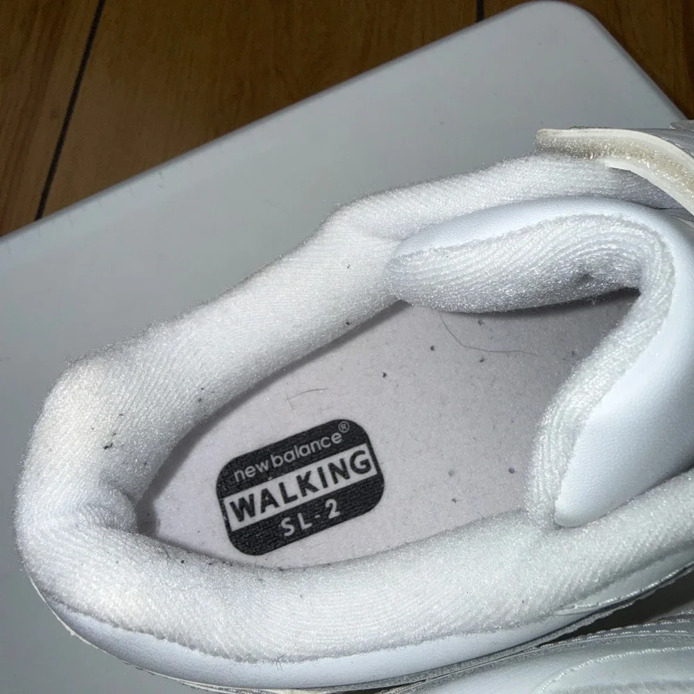 New Balance 577 White‎ Leather Hook and Loop Walking Shoes WW577VW Womens 9 D